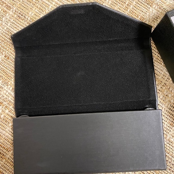 GLASSY FOLDABLE GLASSES CASE AND BOX - Picture 8 of 11